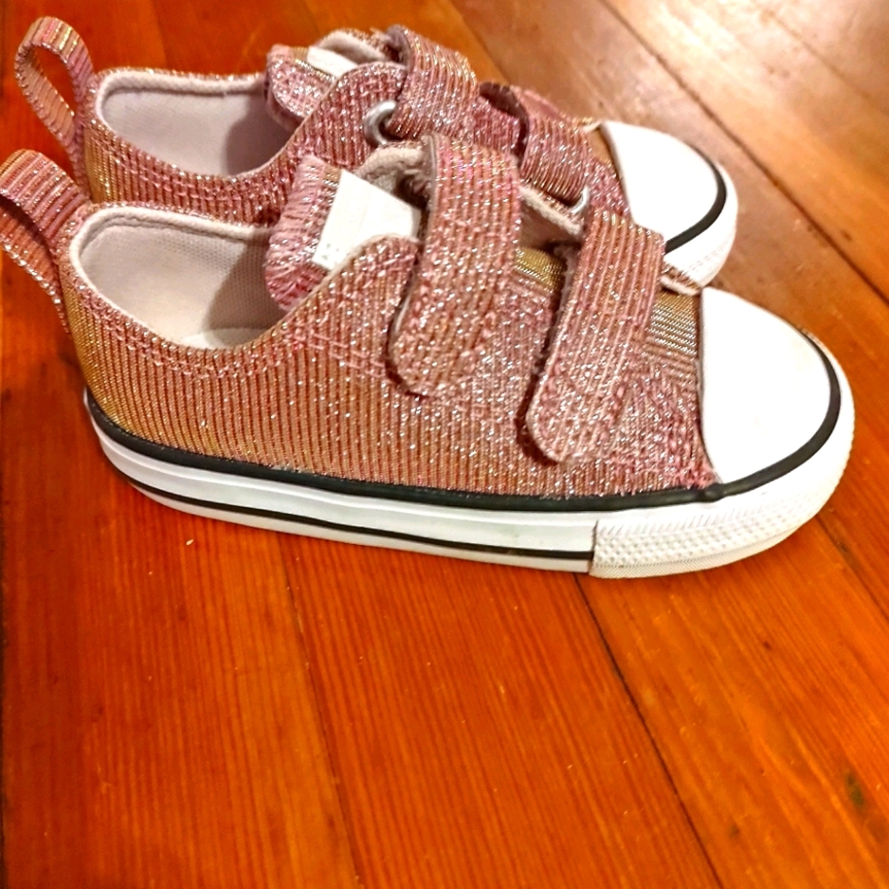 Toddler girl Converse